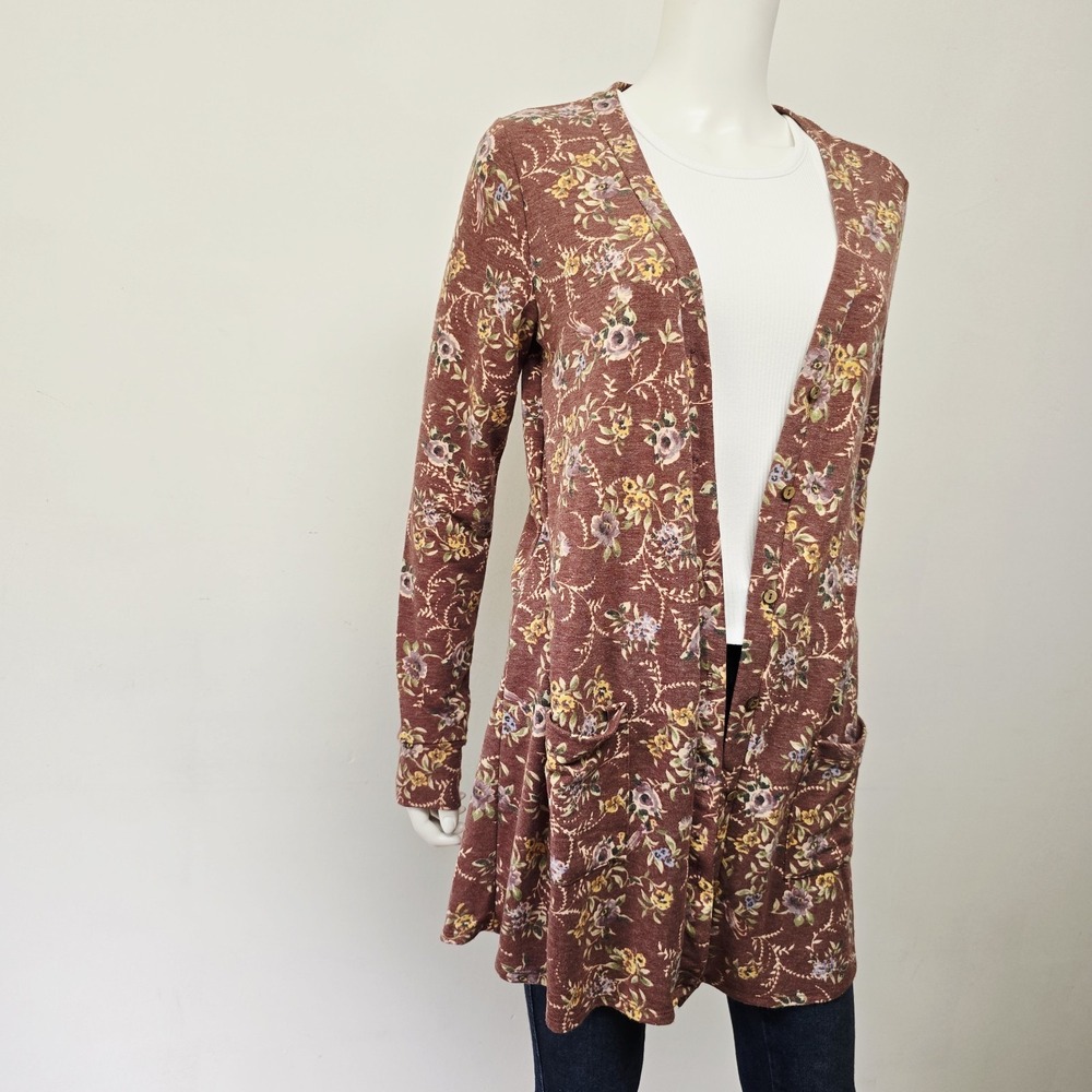 Agnes & Dora Essential Cardigan Size M Western Floral Button Front V-Neck NWT - Picture 3 of 15